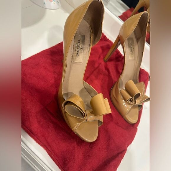 Valentino Classic Patent Leather Bow - Picture 3 of 16